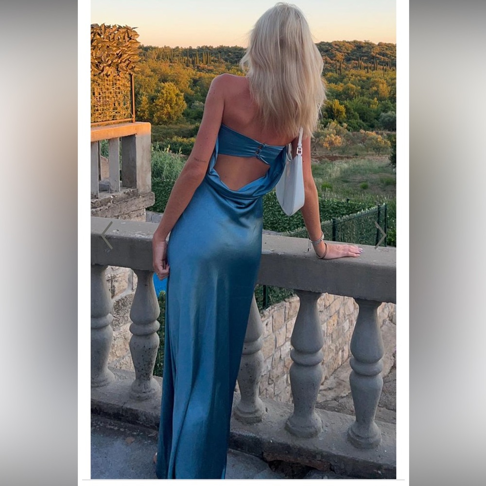 Show po Charlita Blue Satin Dress